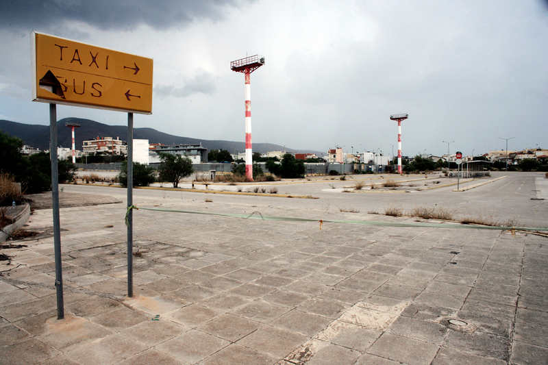 Illustration for article titled Athens' Abandoned International Airport Is Incredibly Creepy